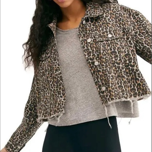 ⭐️Free People Cheetah Print Raw Hem Cropped Denim Jacket Size Small